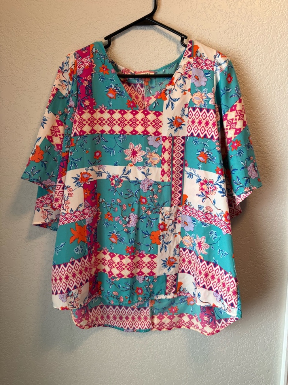 ANDREE BY UNIT Teal and Pink Floral Patchwork V-Neck Tunic